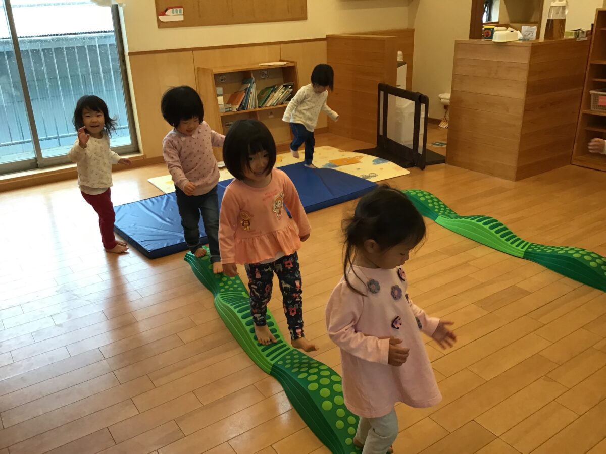2歳児 室内サーキット ひよし保育園 2歳児 室内サーキット ひよし保育園